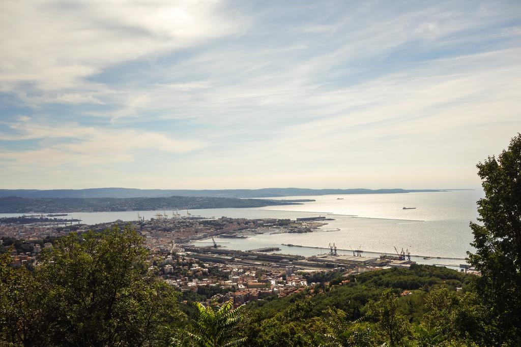 Casa Vacanze All'Angolo Trieste Exterior foto
